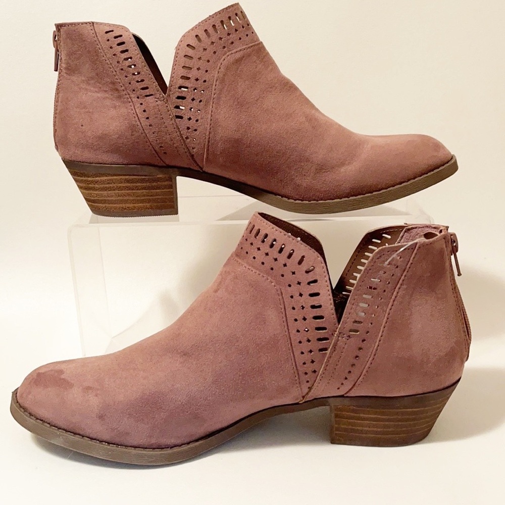 CARLOS SANTANA Billey Cut-Out Western Ankle Bootie 11
